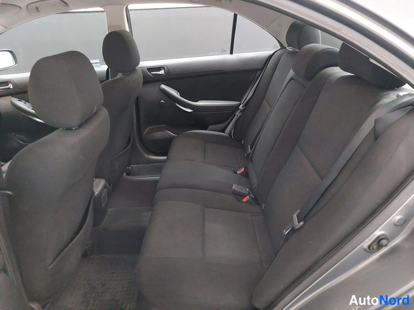 Harmaa Toyota Avensis 2005, kuva 15