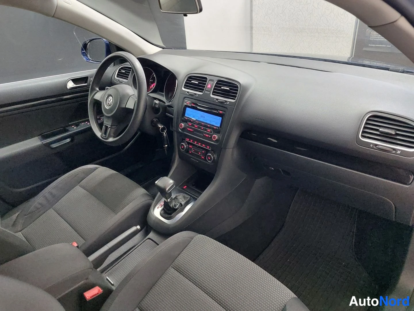 Sininen Volkswagen Golf 2010, kuva 13