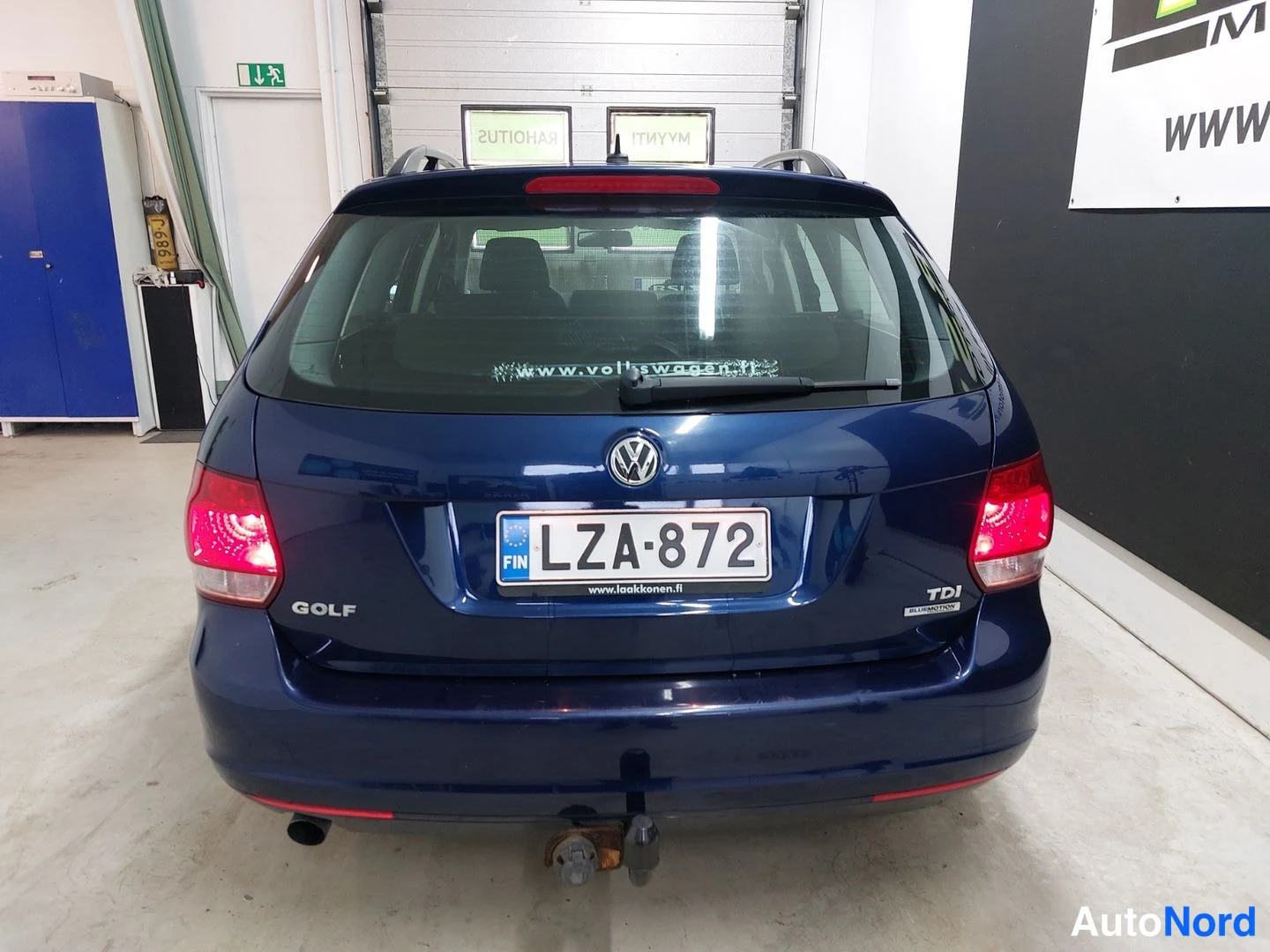 Sininen Volkswagen Golf 2010, takaa, kuva 8