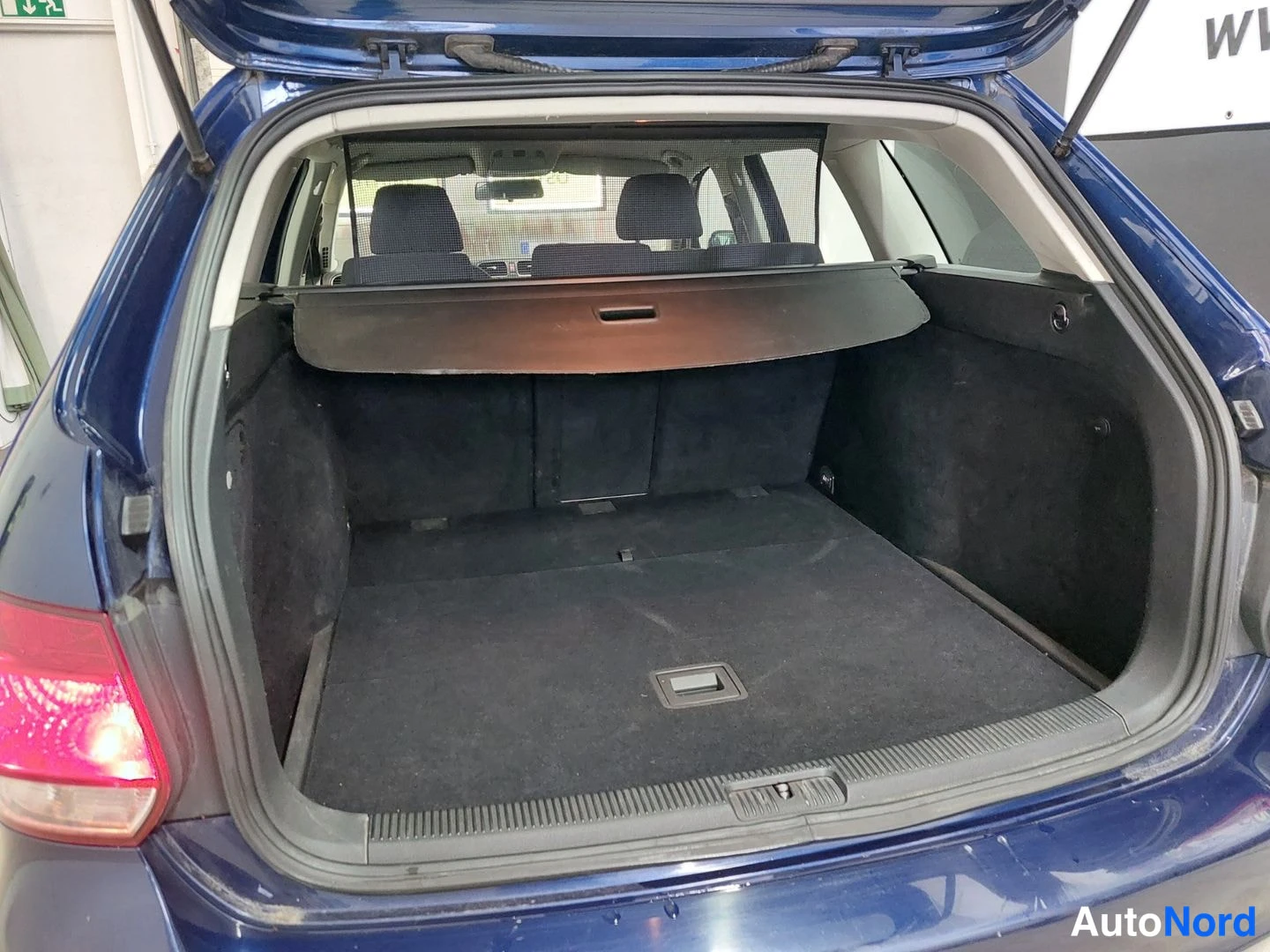 Sininen Volkswagen Golf 2010, kuva 9