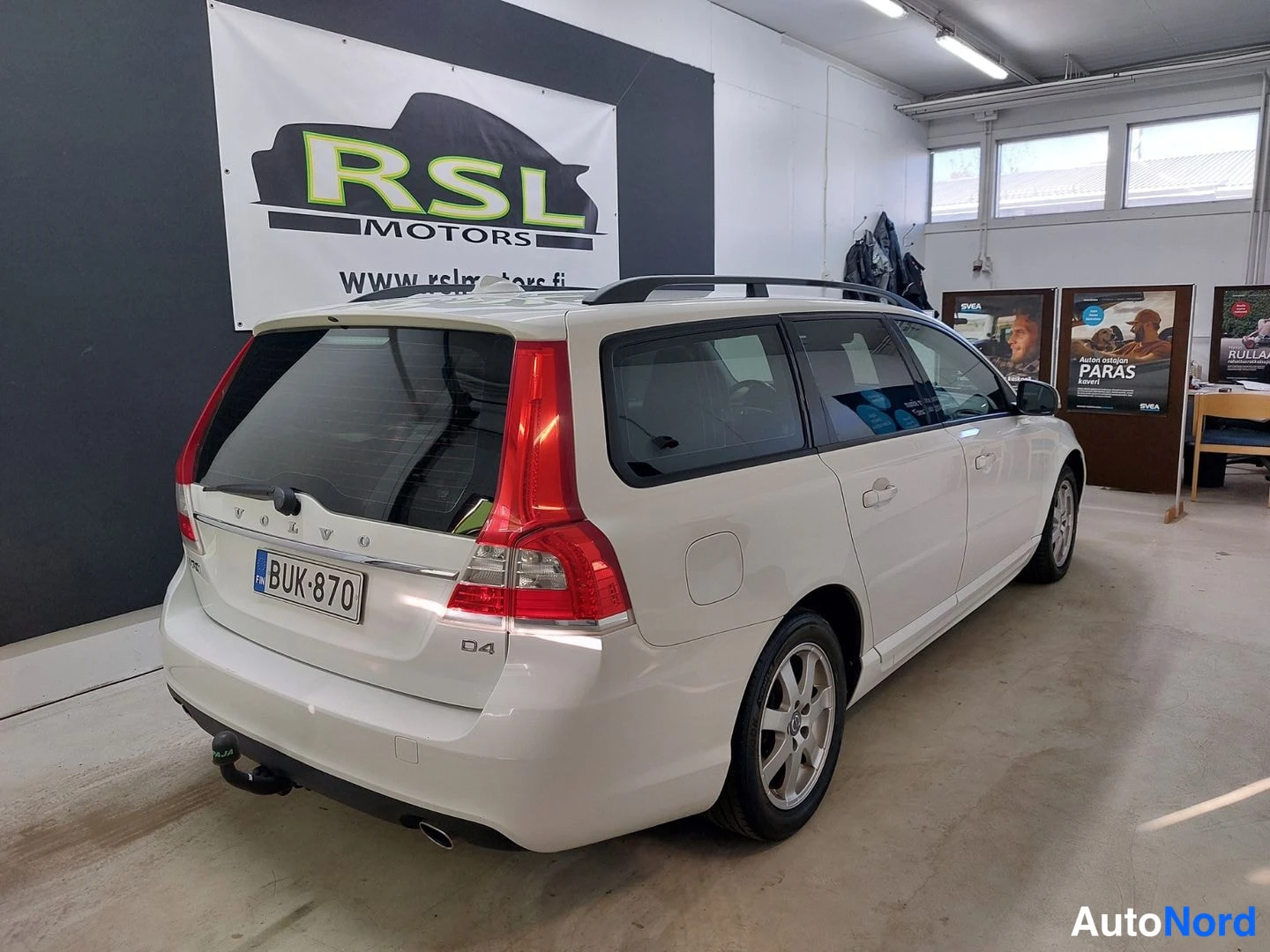 White Volvo V70 2015, rear three-quarter, photo 6
