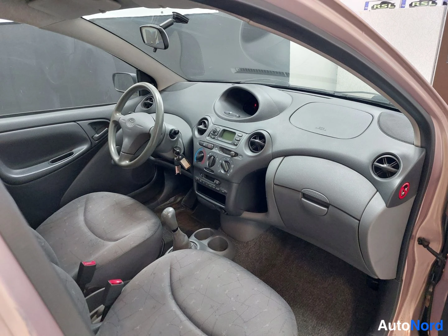 Beige Toyota Yaris 2000, kuva 12