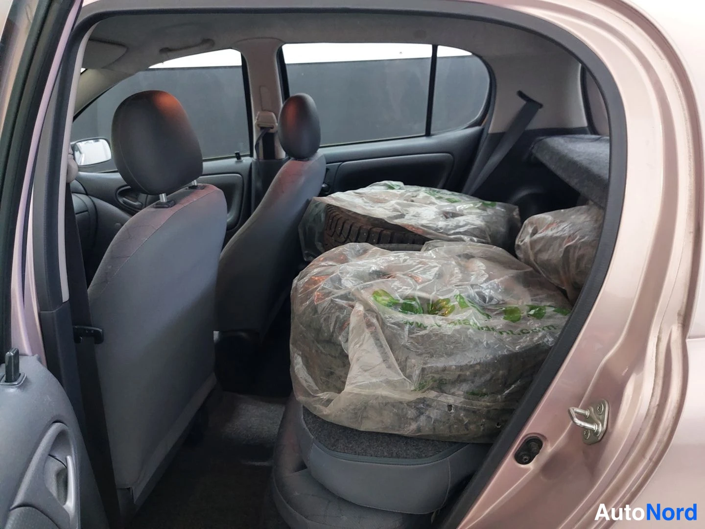 Beige Toyota Yaris 2000, kuva 13