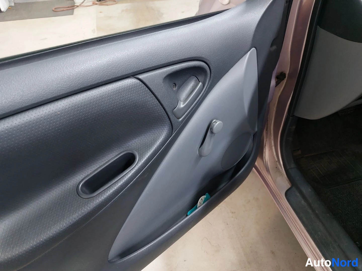 Beige Toyota Yaris 2000, kuva 15