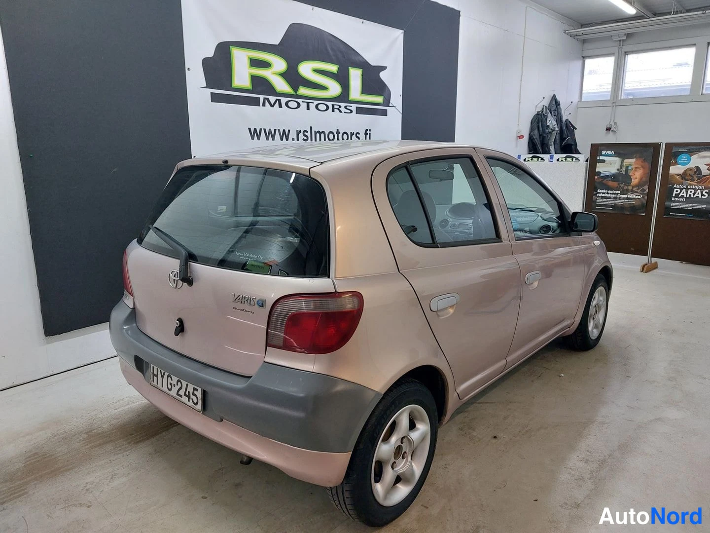 Beige Toyota Yaris 2000, takaviisto, kuva 5