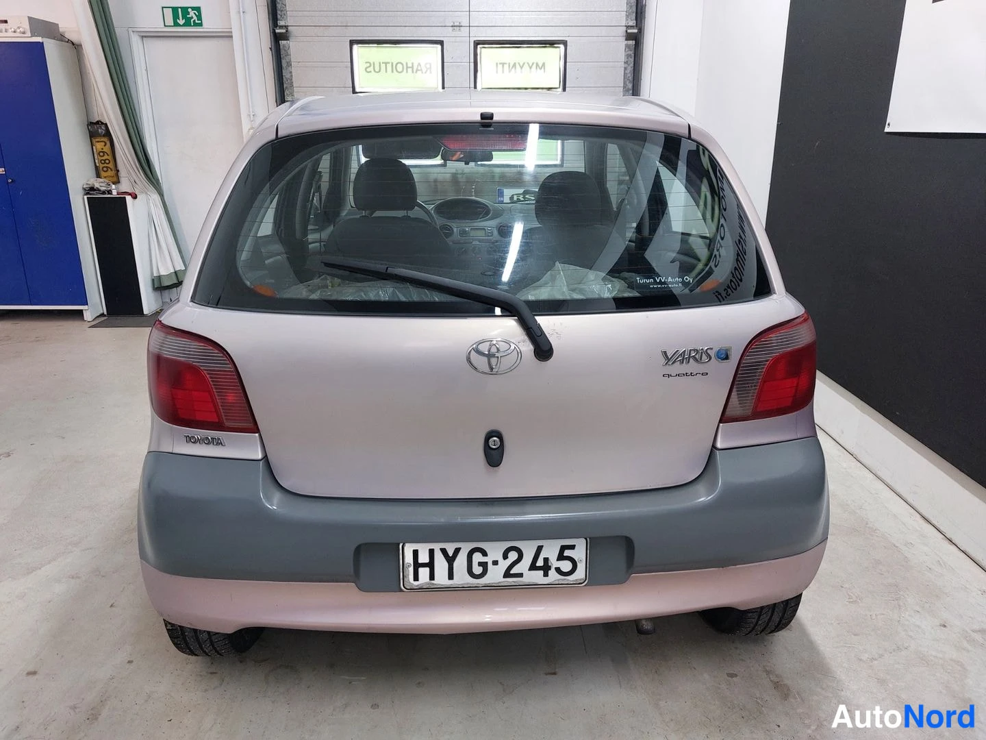 Beige Toyota Yaris 2000, takaa, kuva 8
