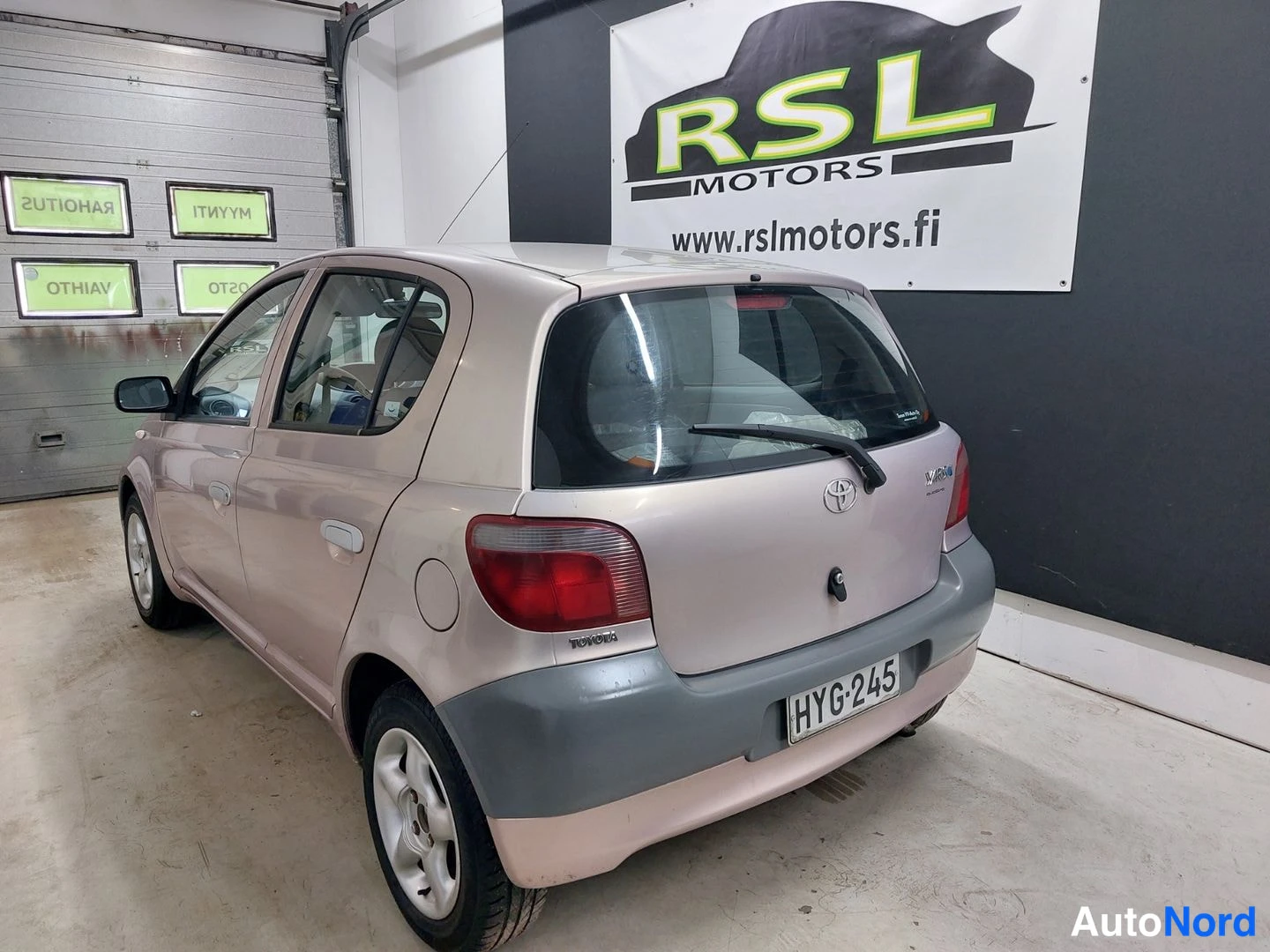 Beige Toyota Yaris 2000, takaviisto, kuva 6