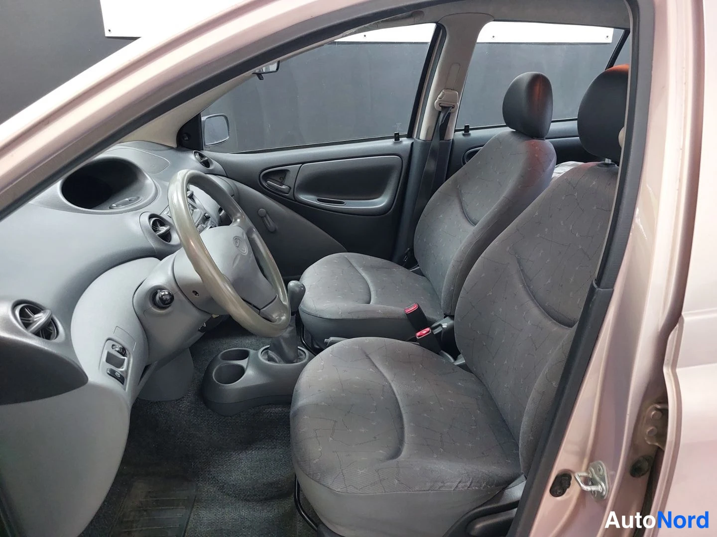 Beige Toyota Yaris 2000, kuva 9