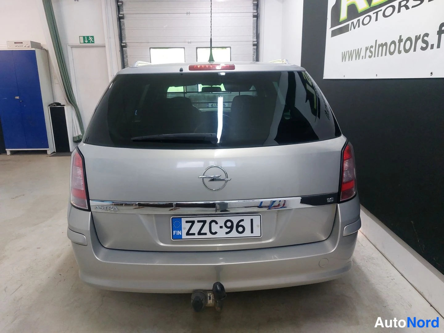 Beige Opel Astra 2008, takaa, kuva 11