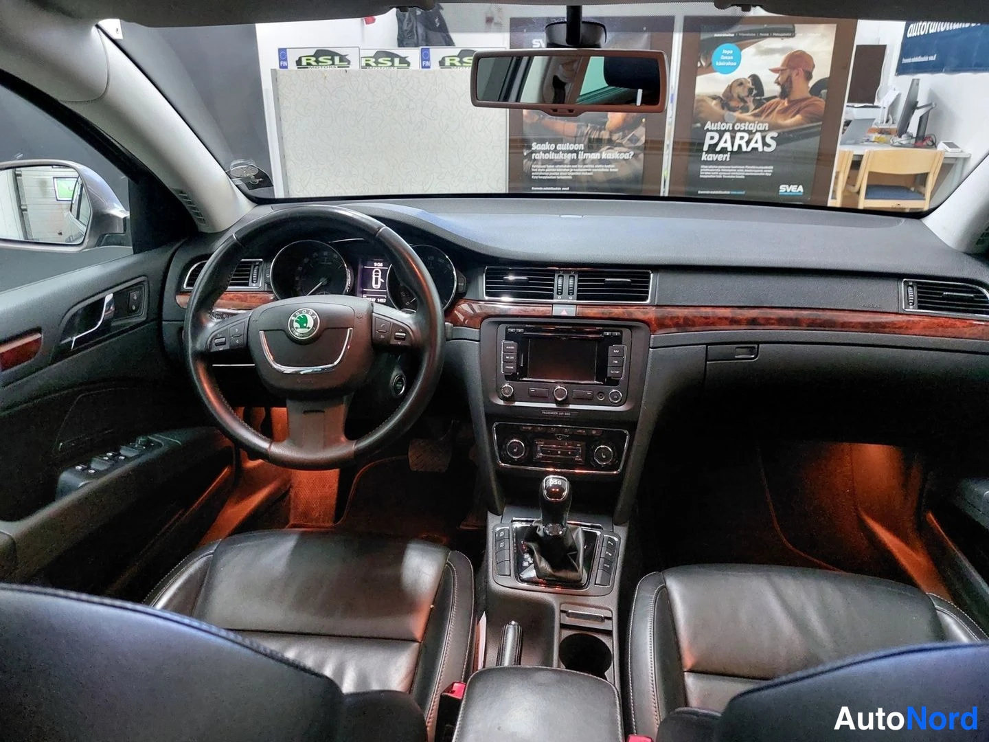 Ruskea Skoda Superb 2013, kuva 28