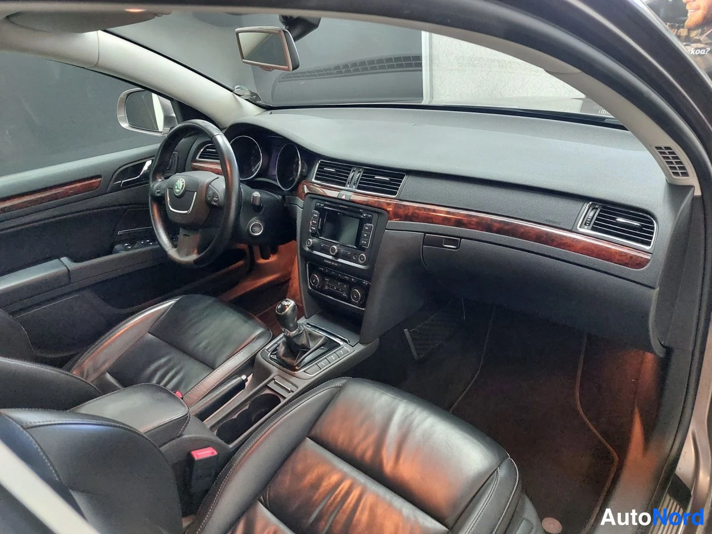 Ruskea Skoda Superb 2013, kuva 29