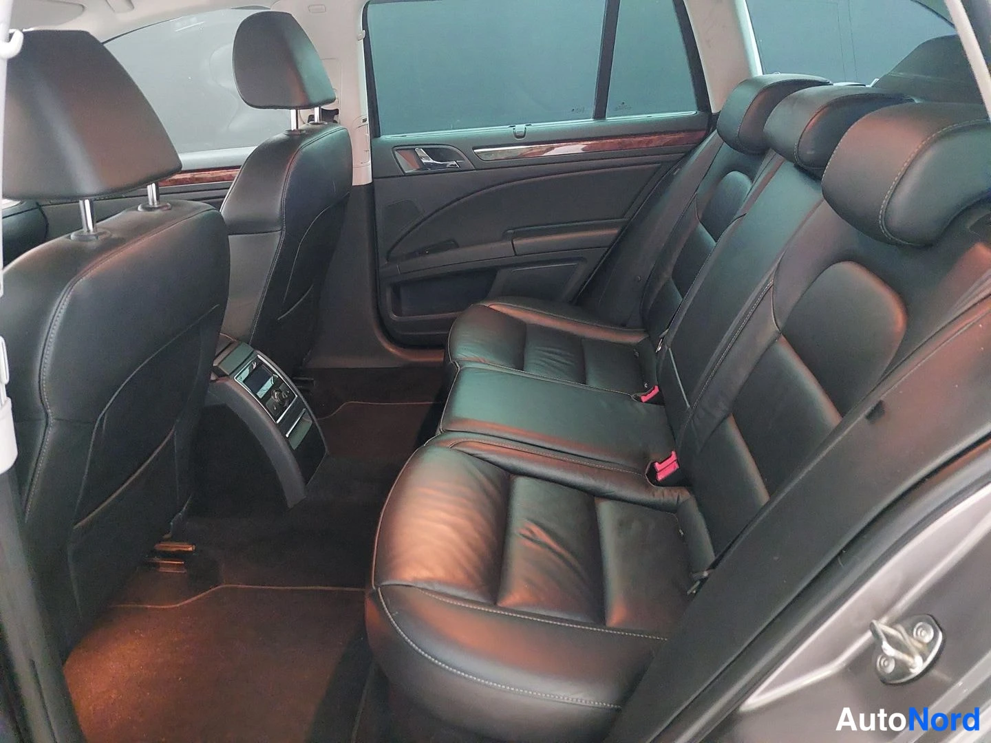 Ruskea Skoda Superb 2013, kuva 12