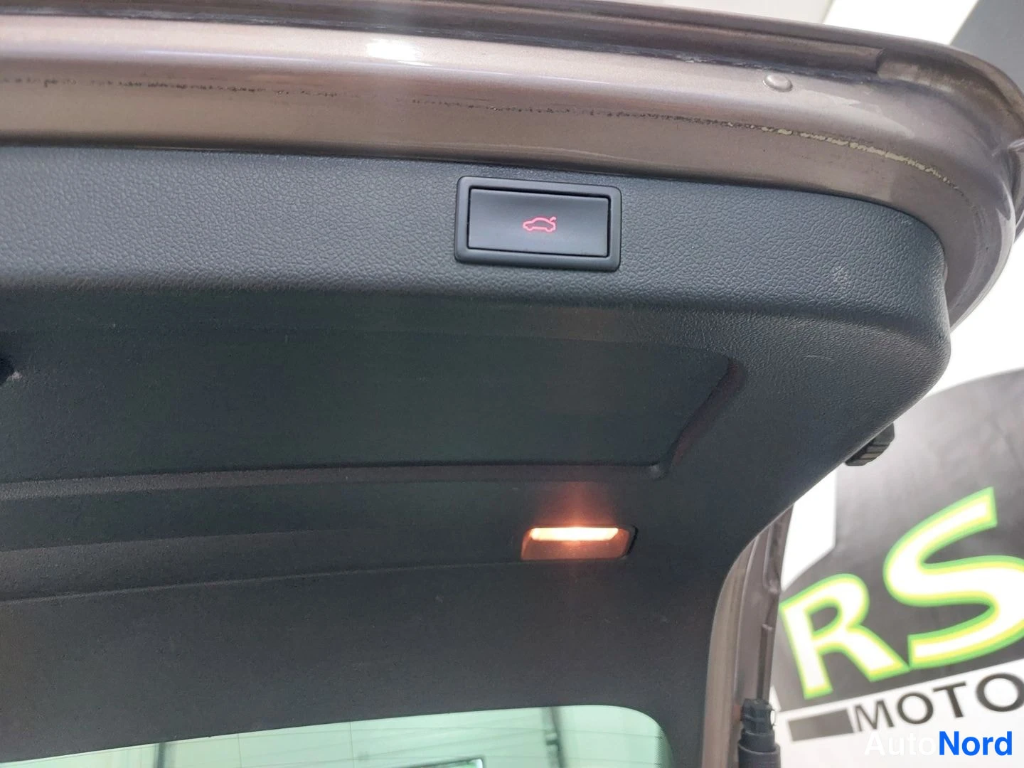 Ruskea Skoda Superb 2013, kuva 19