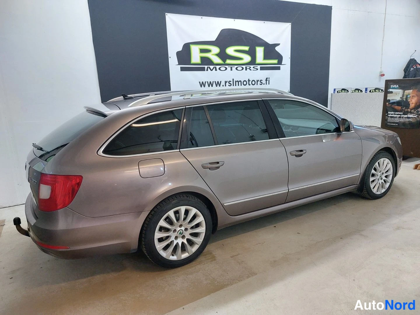 Ruskea Skoda Superb 2013, kuva 5