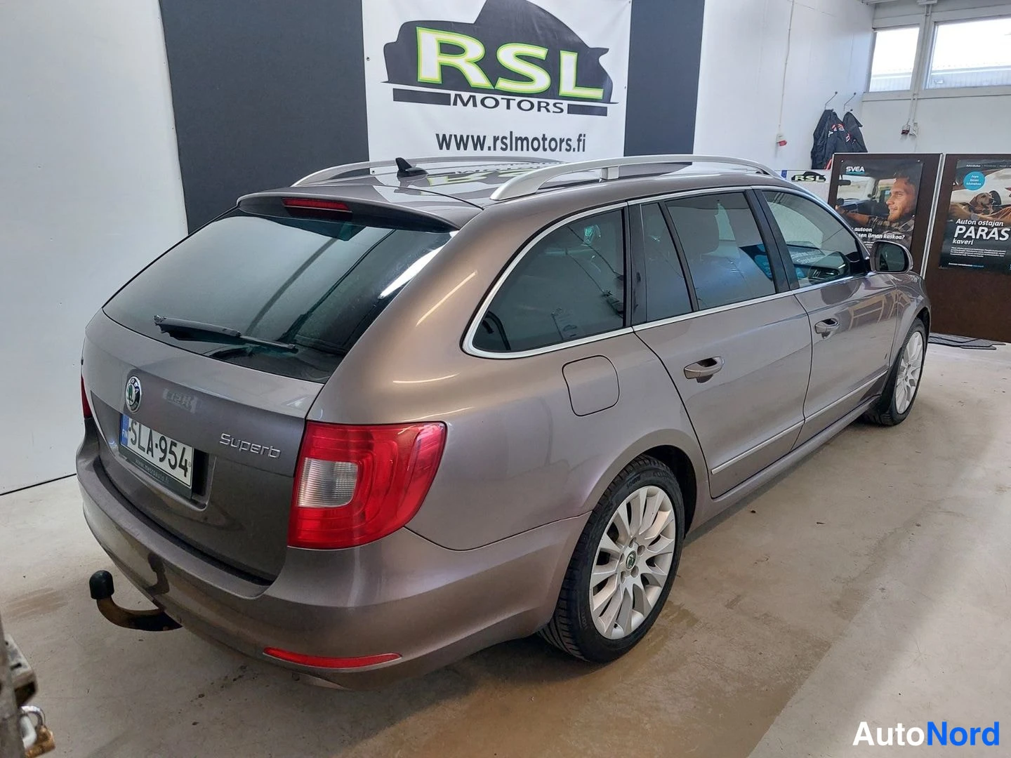 Ruskea Skoda Superb 2013, kuva 6