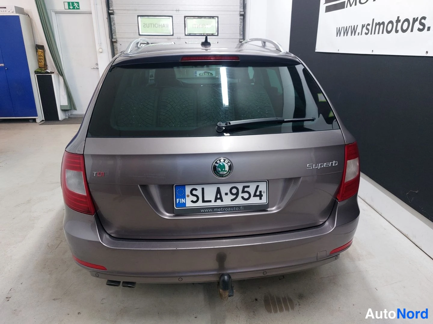 Ruskea Skoda Superb 2013, kuva 8