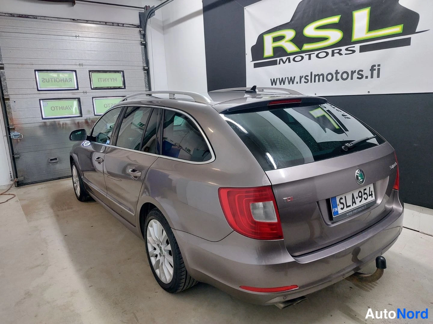 Ruskea Skoda Superb 2013, kuva 7