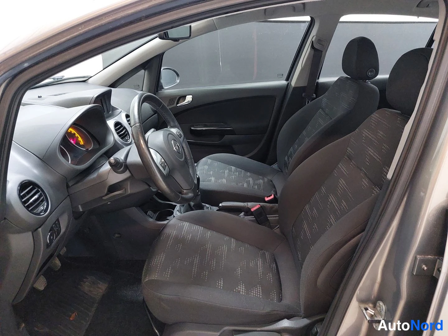 Ruskea Opel Corsa 2012, kuva 10