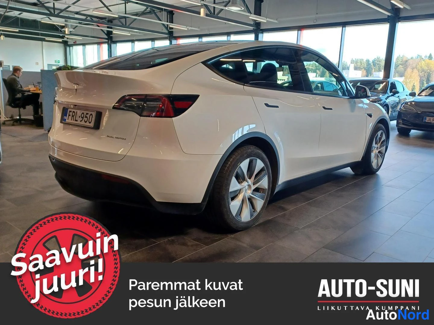 Valkoinen Tesla Model Y 2023, takaviisto, kuva 2