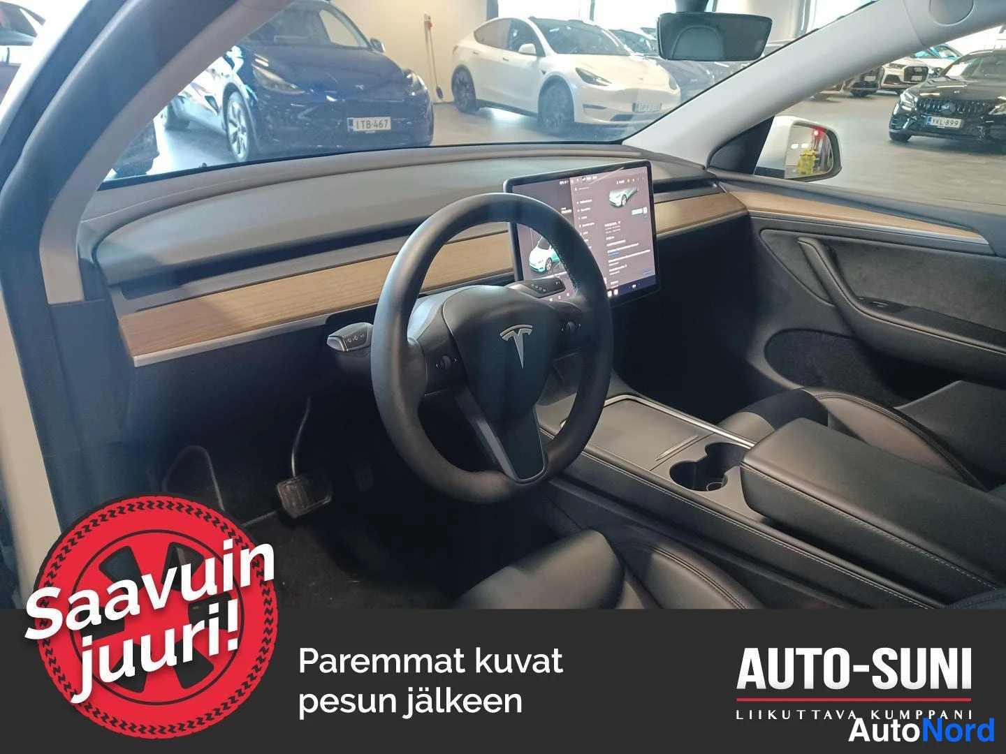 Valkoinen Tesla Model Y 2023, ohjaamo, kuva 3