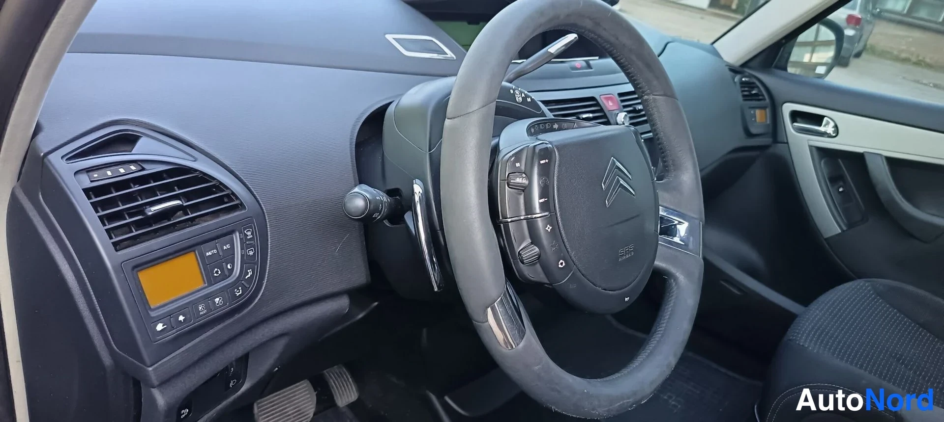 Musta Citroen Grand C4 Picasso 2009, yksityiskohta, kuva 7