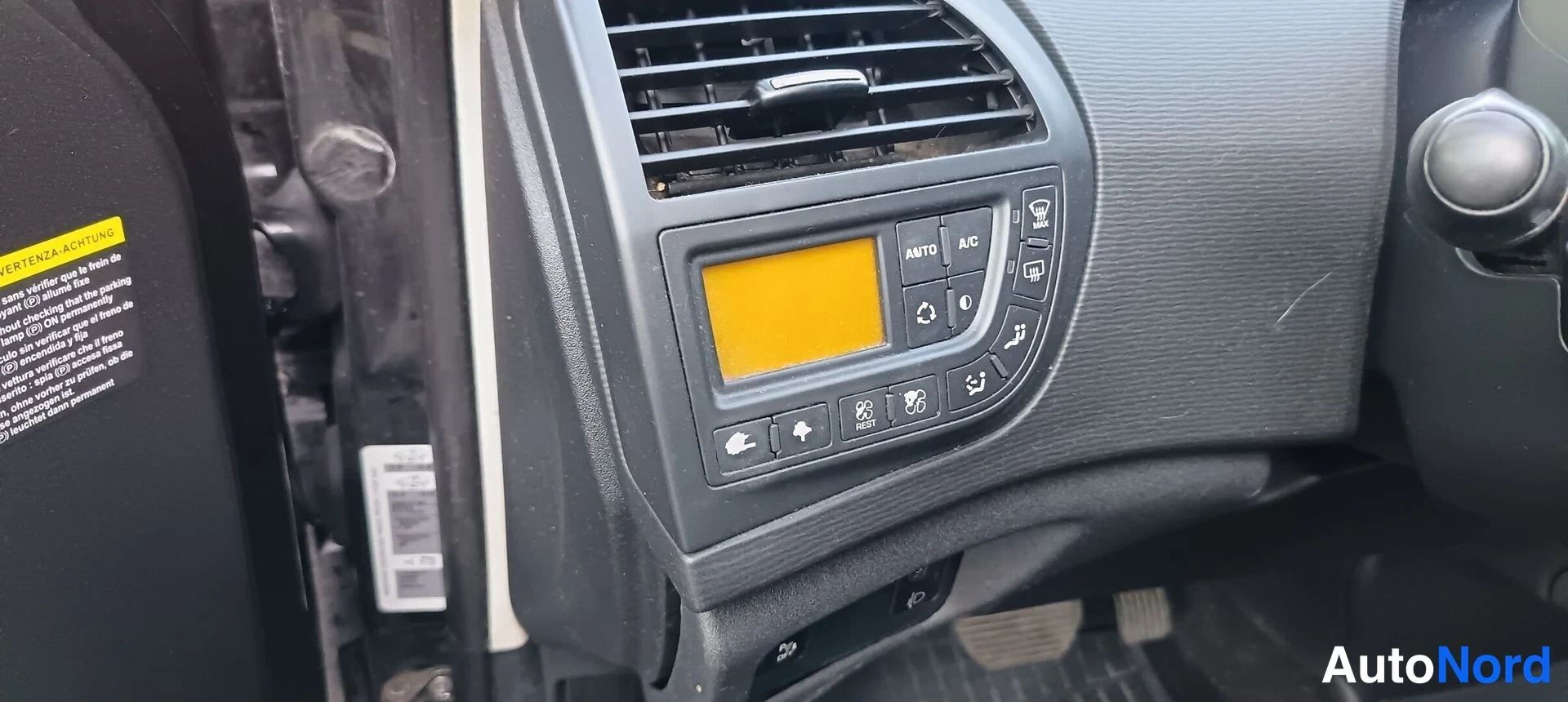 Musta Citroen Grand C4 Picasso 2009, yksityiskohta, kuva 8