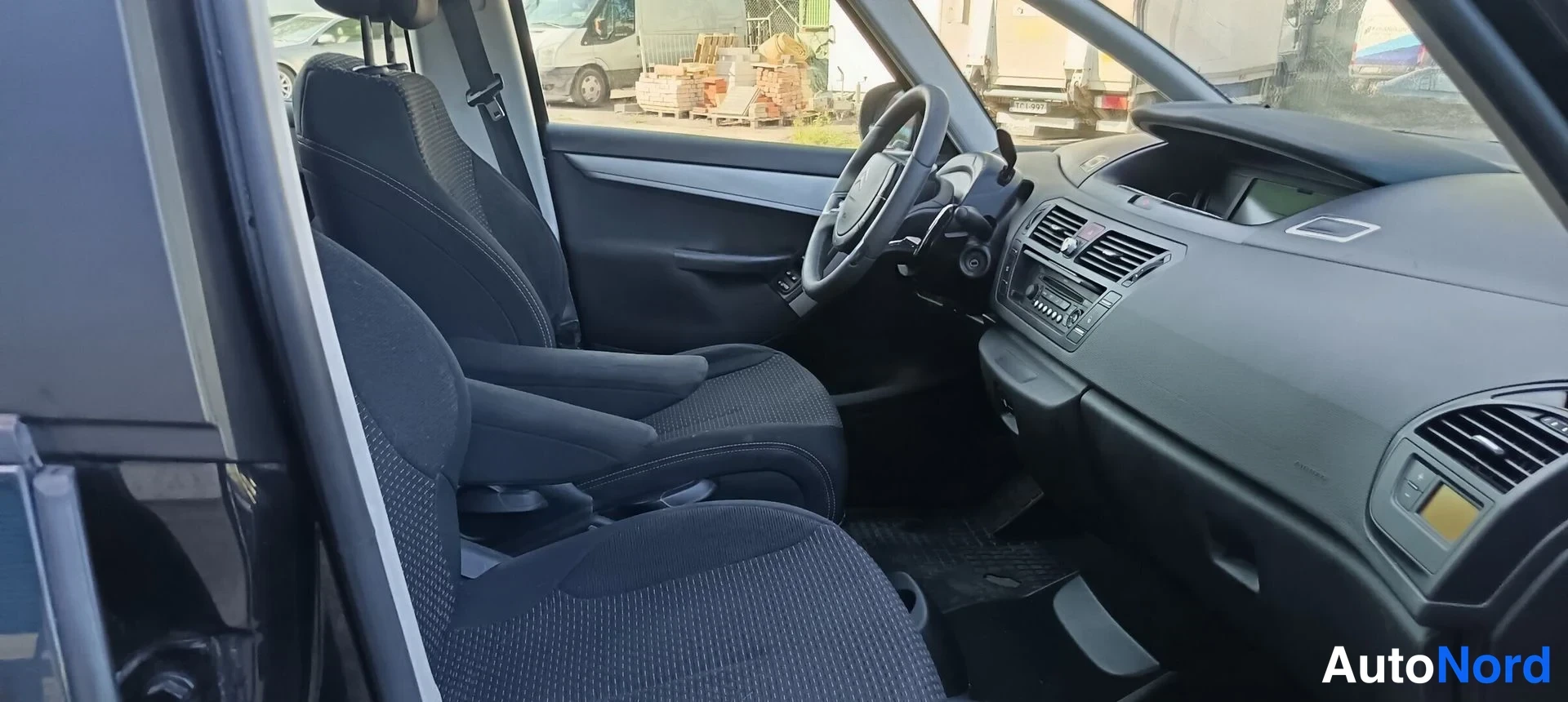 Musta Citroen Grand C4 Picasso 2009, kuva 14