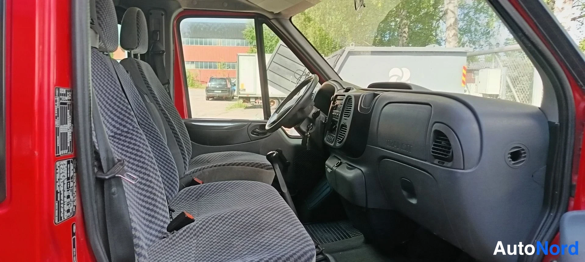 Punainen Ford Transit 2005, kuva 6