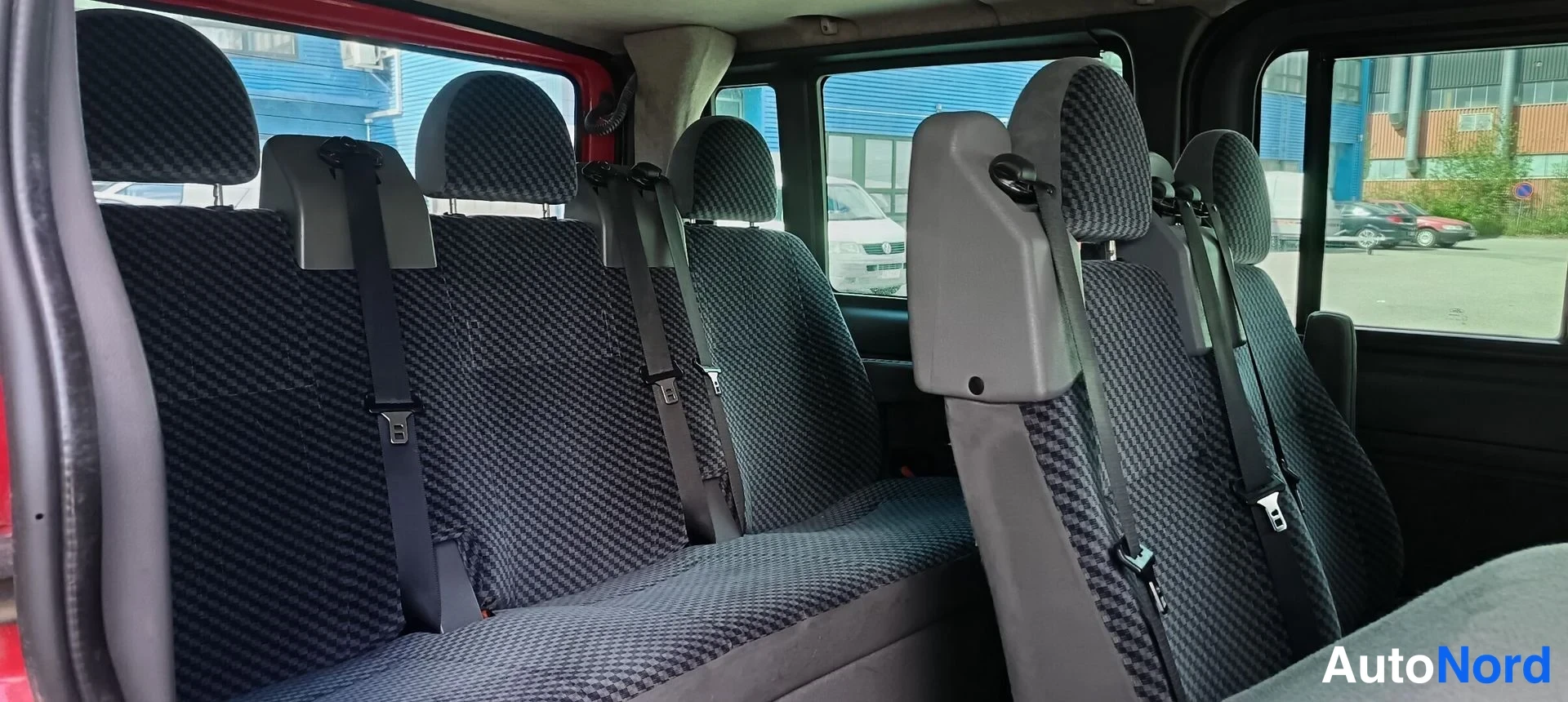 Punainen Ford Transit 2005, kuva 7