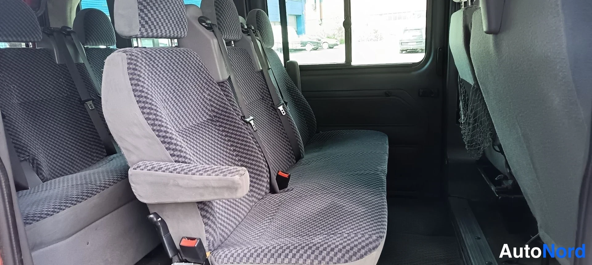 Punainen Ford Transit 2005, kuva 8