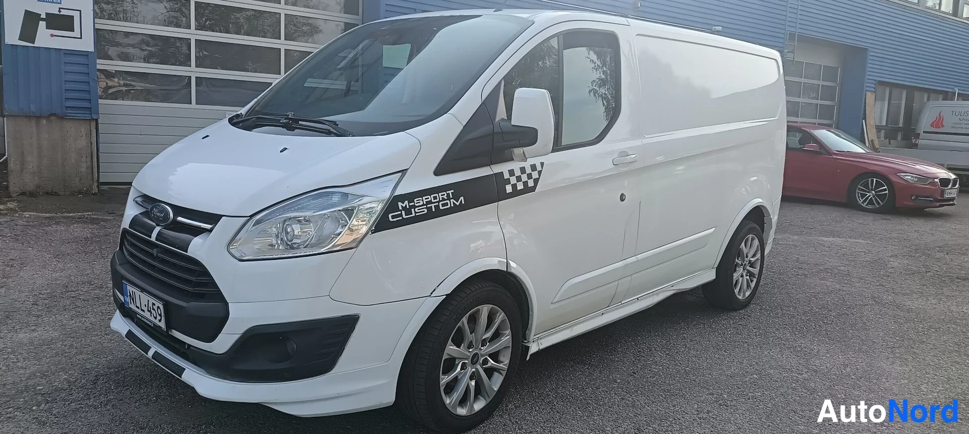 Valkoinen Ford Transit Custom 2014, etuviisto, keula vasemmalle, kuva 2