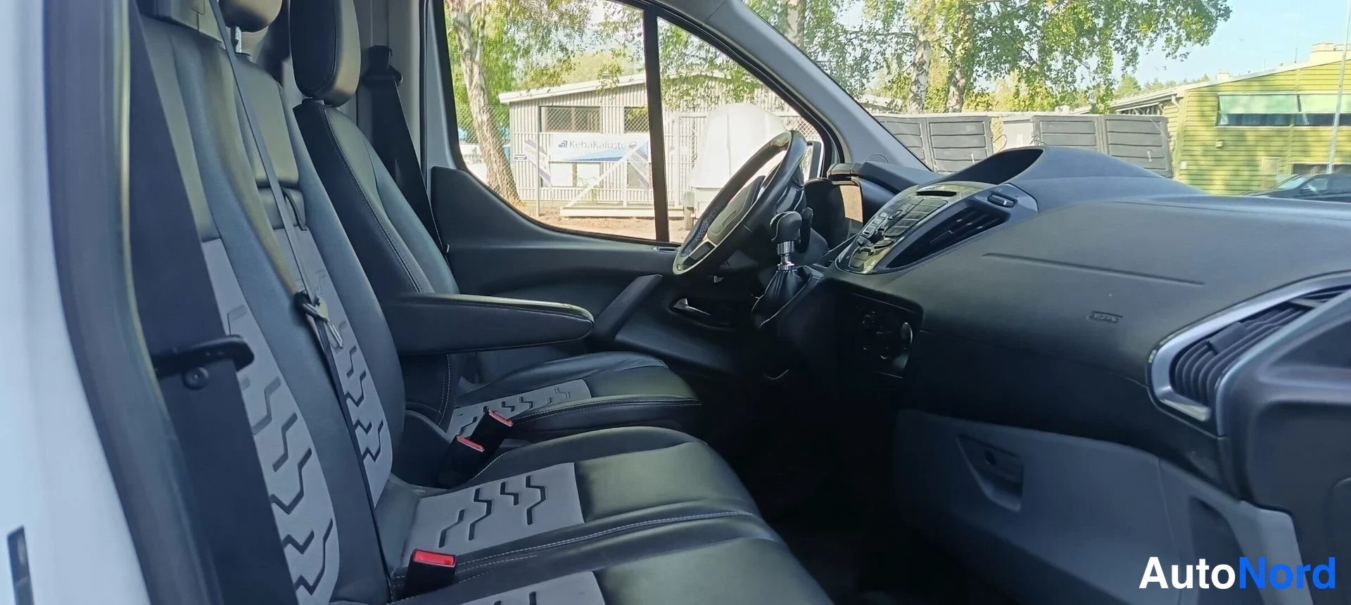 Valkoinen Ford Transit Custom 2014, kuva 13