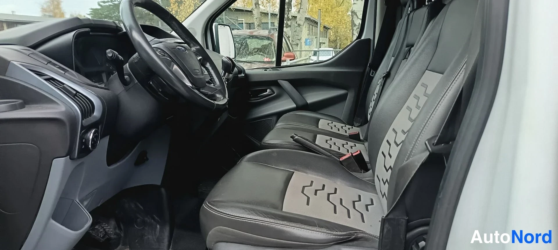 Valkoinen Ford Transit Custom 2014, etuistuimet, kuva 12