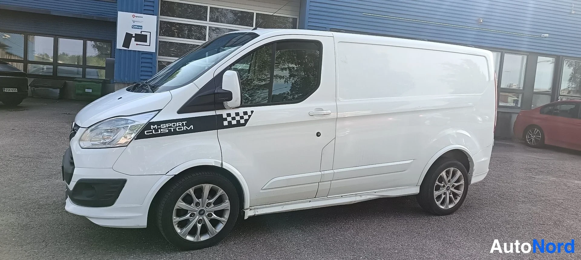 Valkoinen Ford Transit Custom 2014, sivulta, kuva 8
