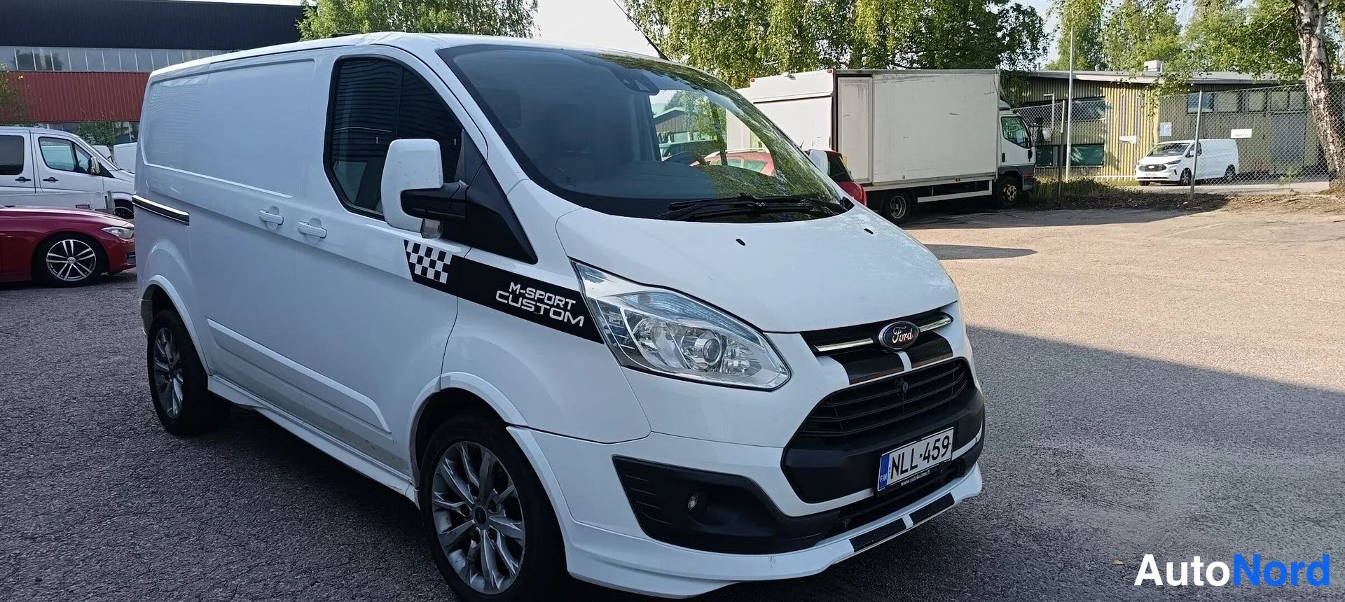 Valkoinen Ford Transit Custom 2014, etuviisto, keula oikealle, kuva 6