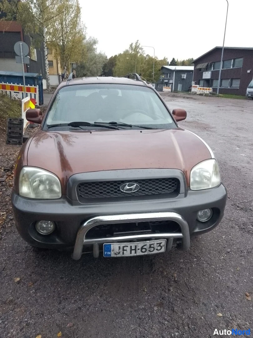 Ruskea Hyundai Santa Fe 2003, edestä, kuva 2
