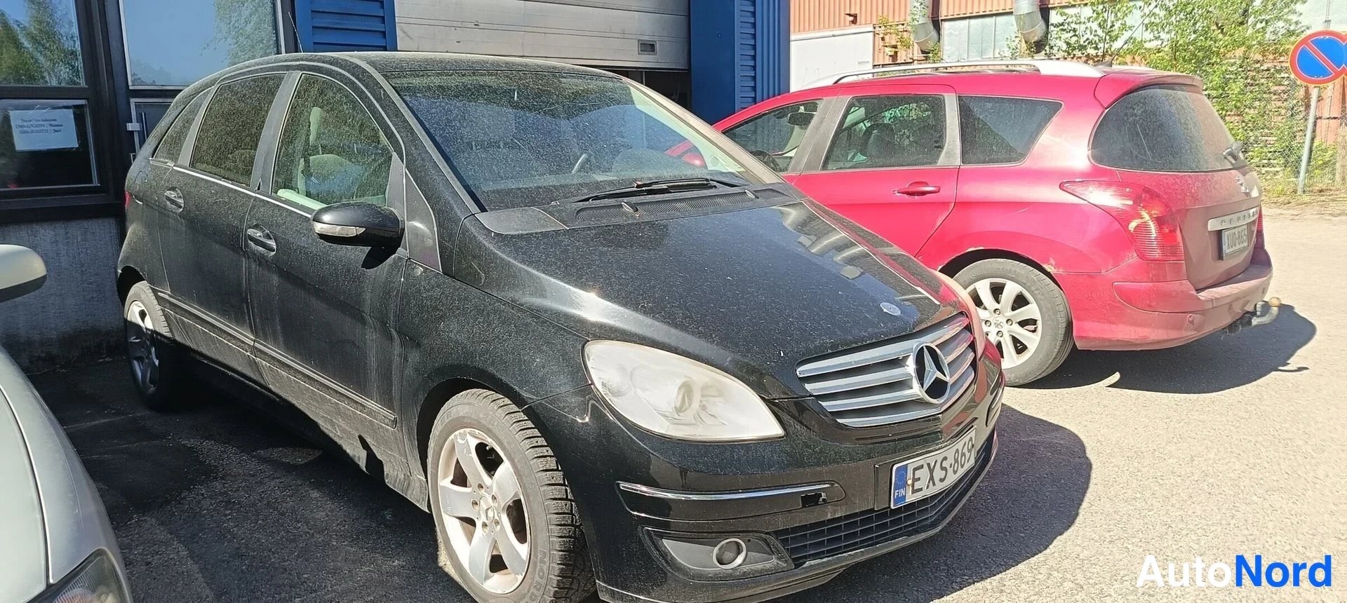 Musta Mercedes-Benz B B 2005, etuviisto, keula oikealle, kuva 2