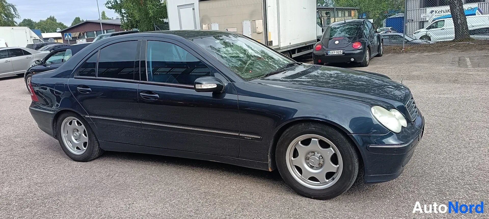 Sininen Mercedes-Benz C  Sedan 2005, etuviisto, keula oikealle, kuva 3
