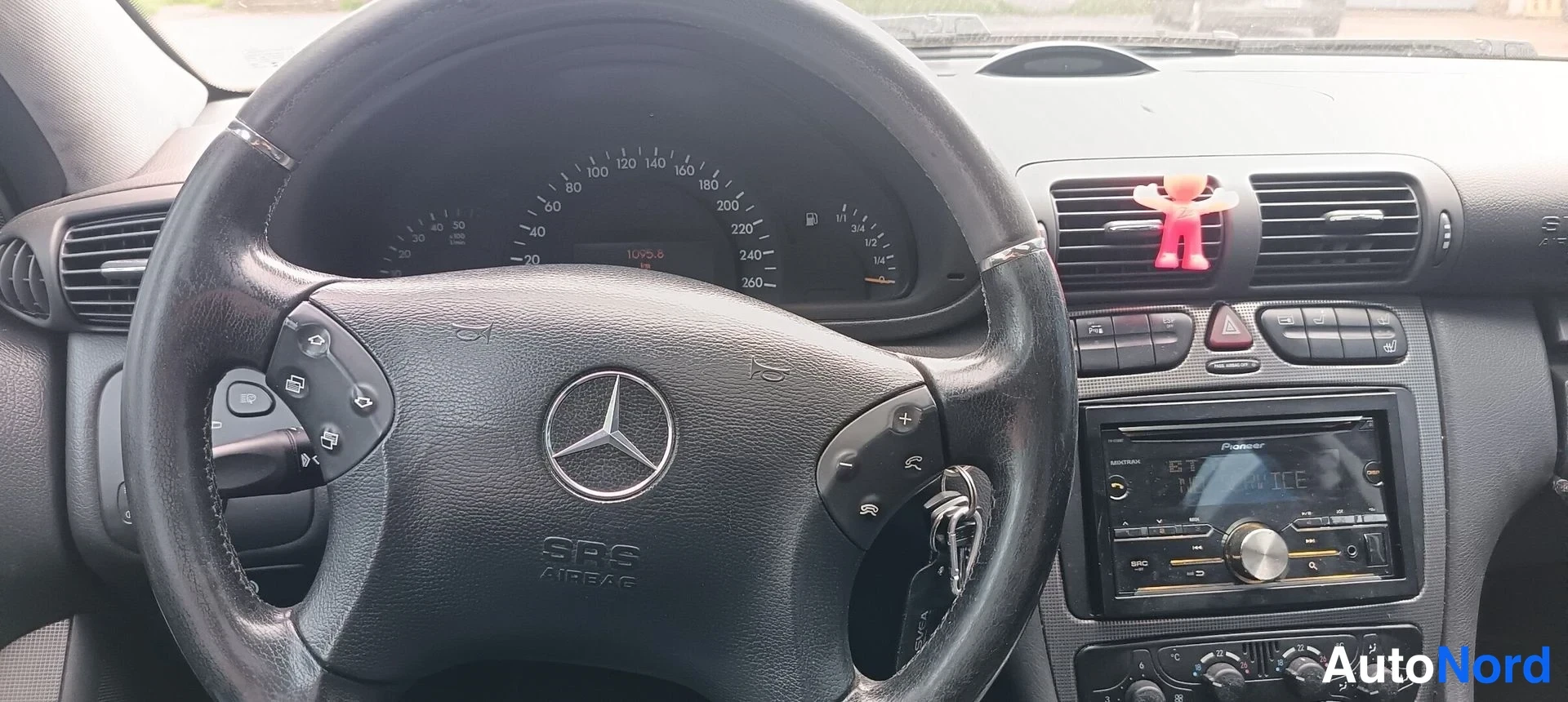 Sininen Mercedes-Benz C  Sedan 2005, kuva 8