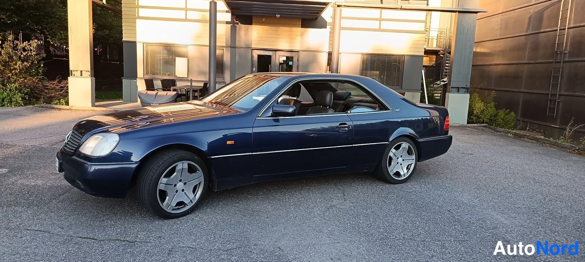 Sininen Mercedes-Benz CL 600 1996, etuviisto, keula vasemmalle, kuva 2