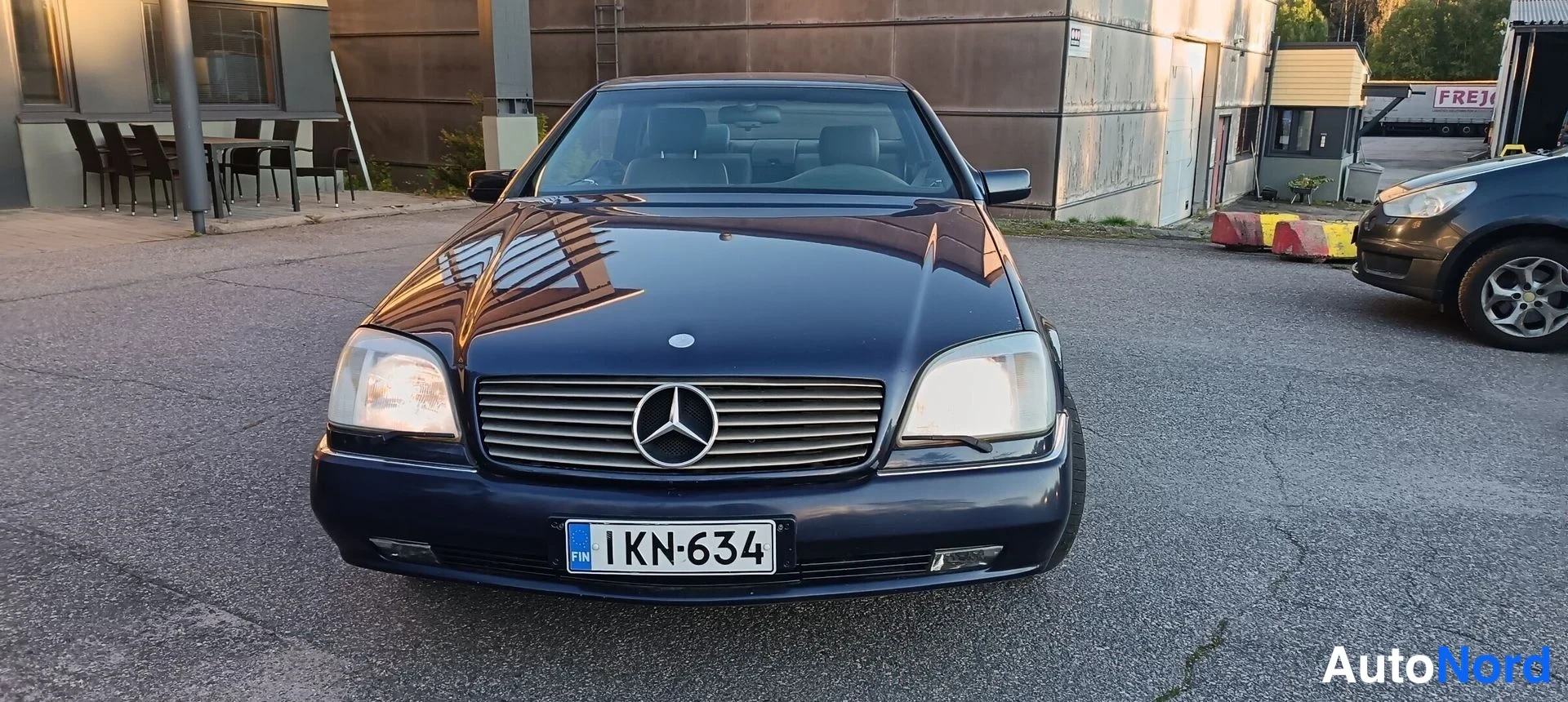 Sininen Mercedes-Benz CL 600 1996, edestä, kuva 5