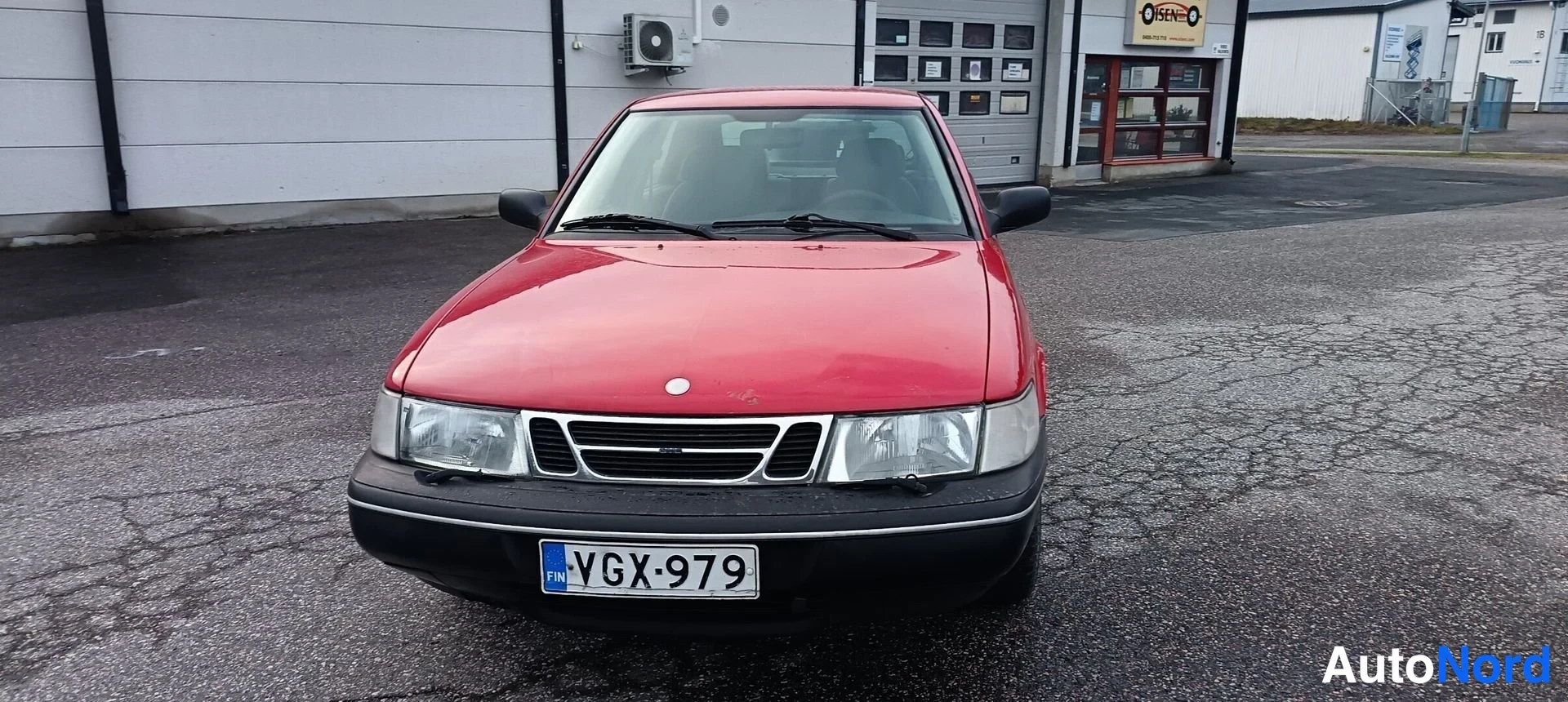 Punainen Saab 900 1997, edestä, kuva 4