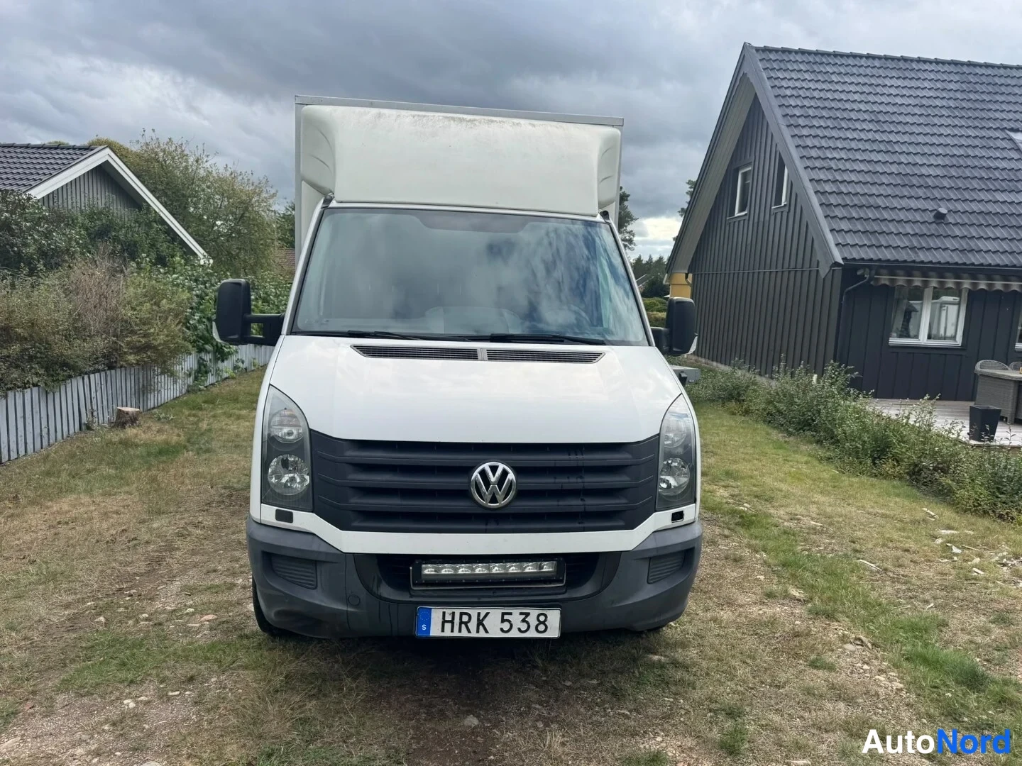 Valkoinen Volkswagen Crafter 2017, edestä, kuva 3