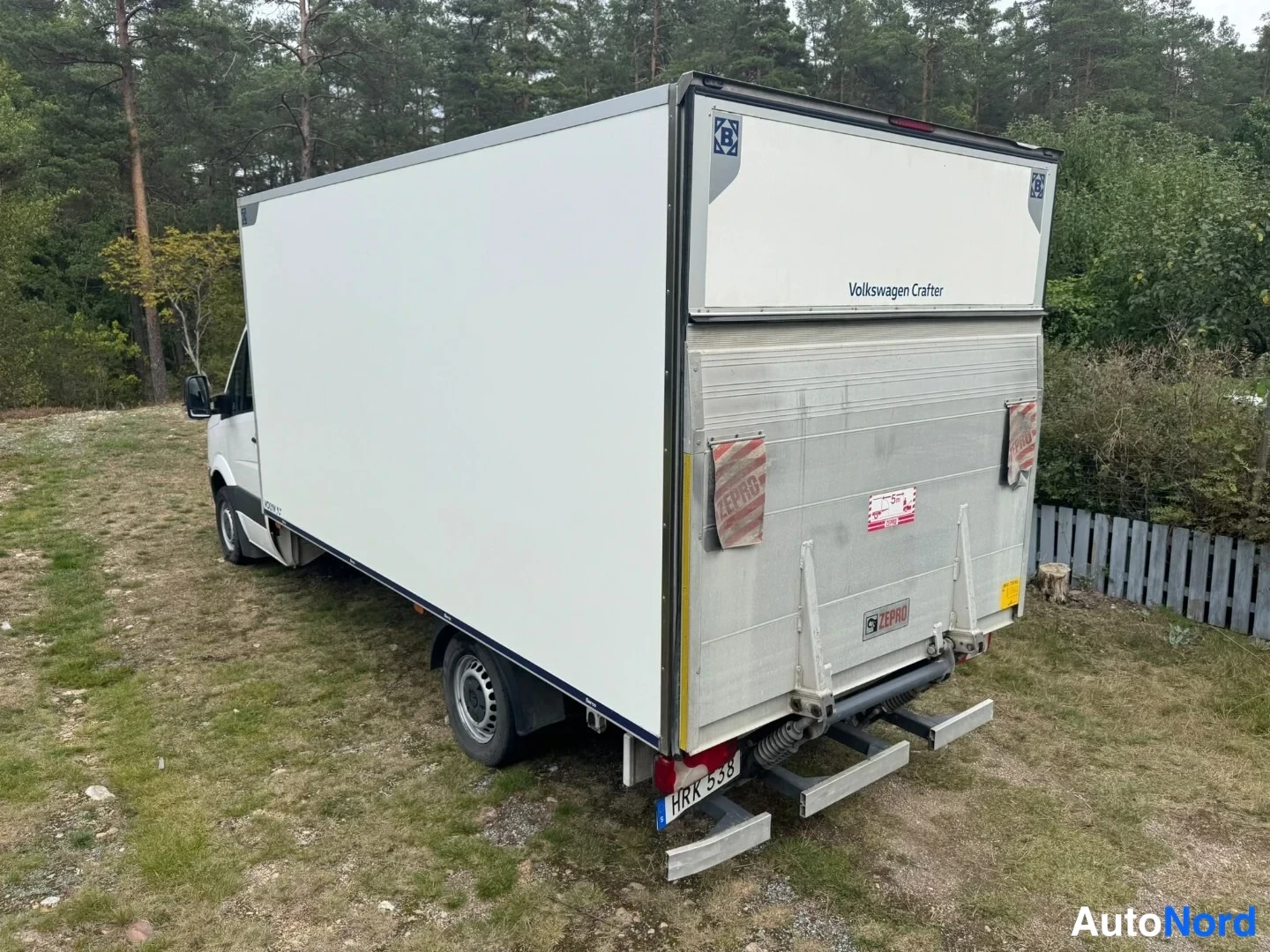 Valkoinen Volkswagen Crafter 2017, takaviisto, kuva 5