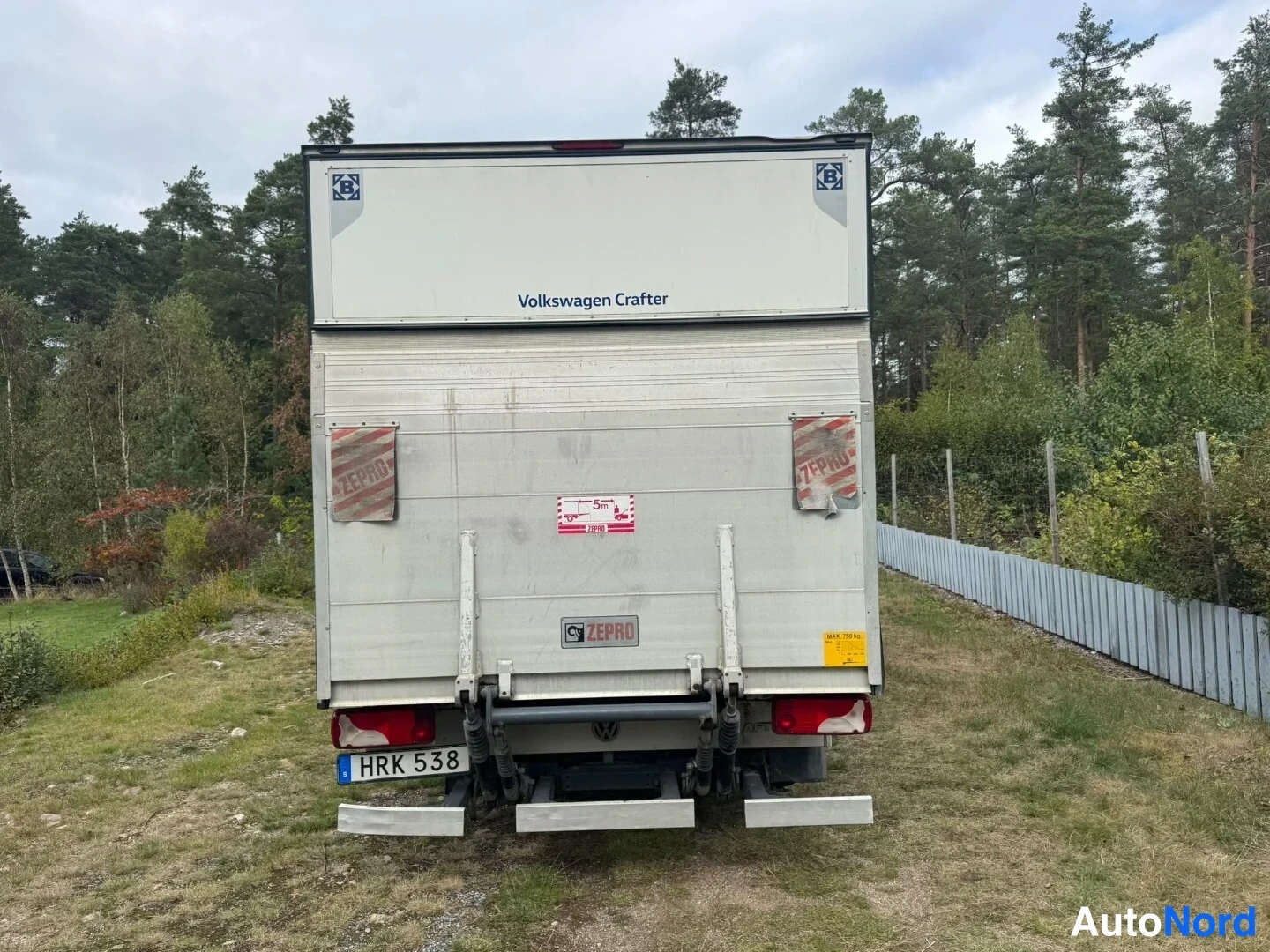 Valkoinen Volkswagen Crafter 2017, takaa, kuva 6