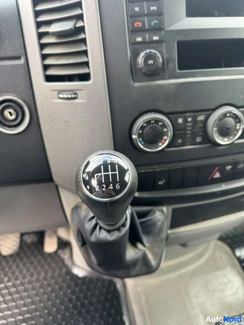 Valkoinen Volkswagen Crafter 2017, kuva 9