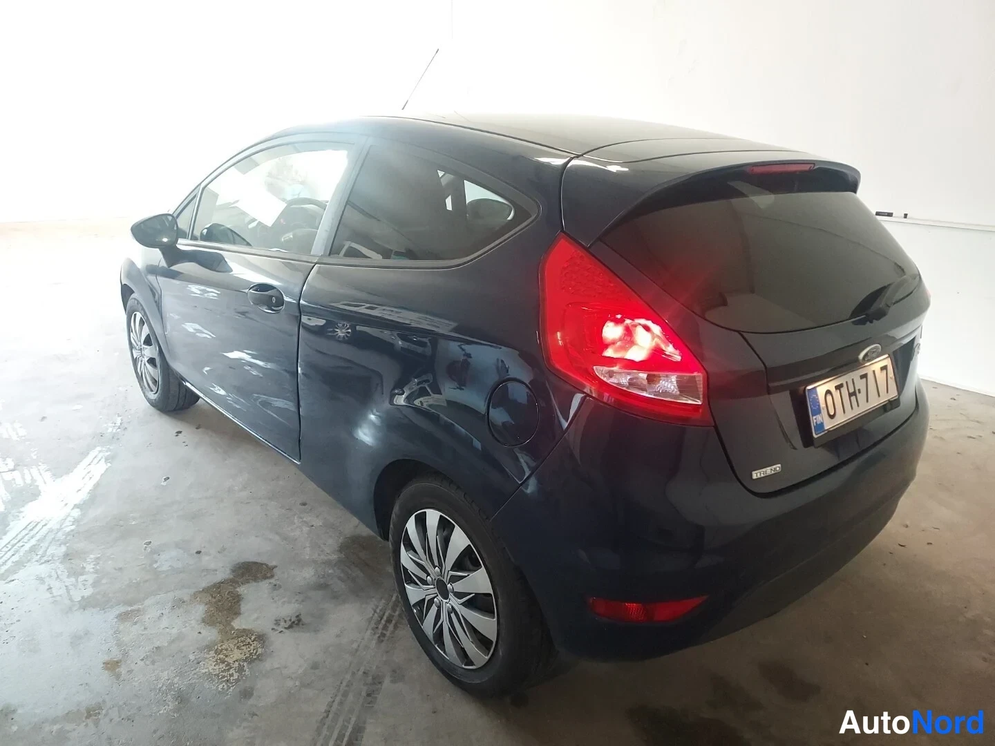 Sininen Ford Fiesta 2012, takaviisto, kuva 5