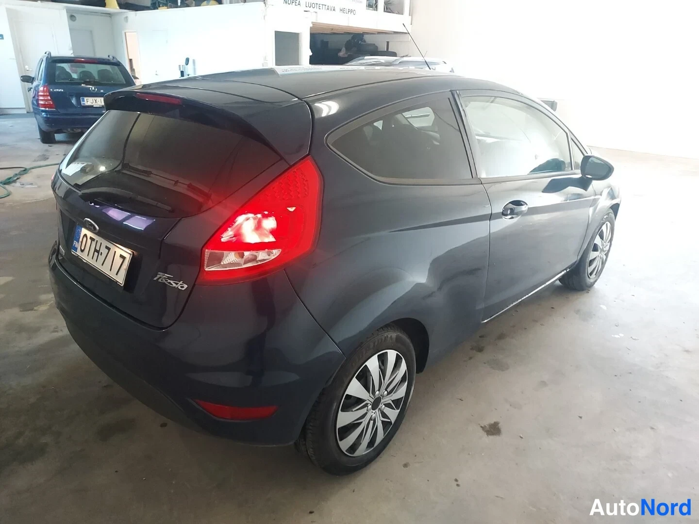 Sininen Ford Fiesta 2012, takaviisto, kuva 6