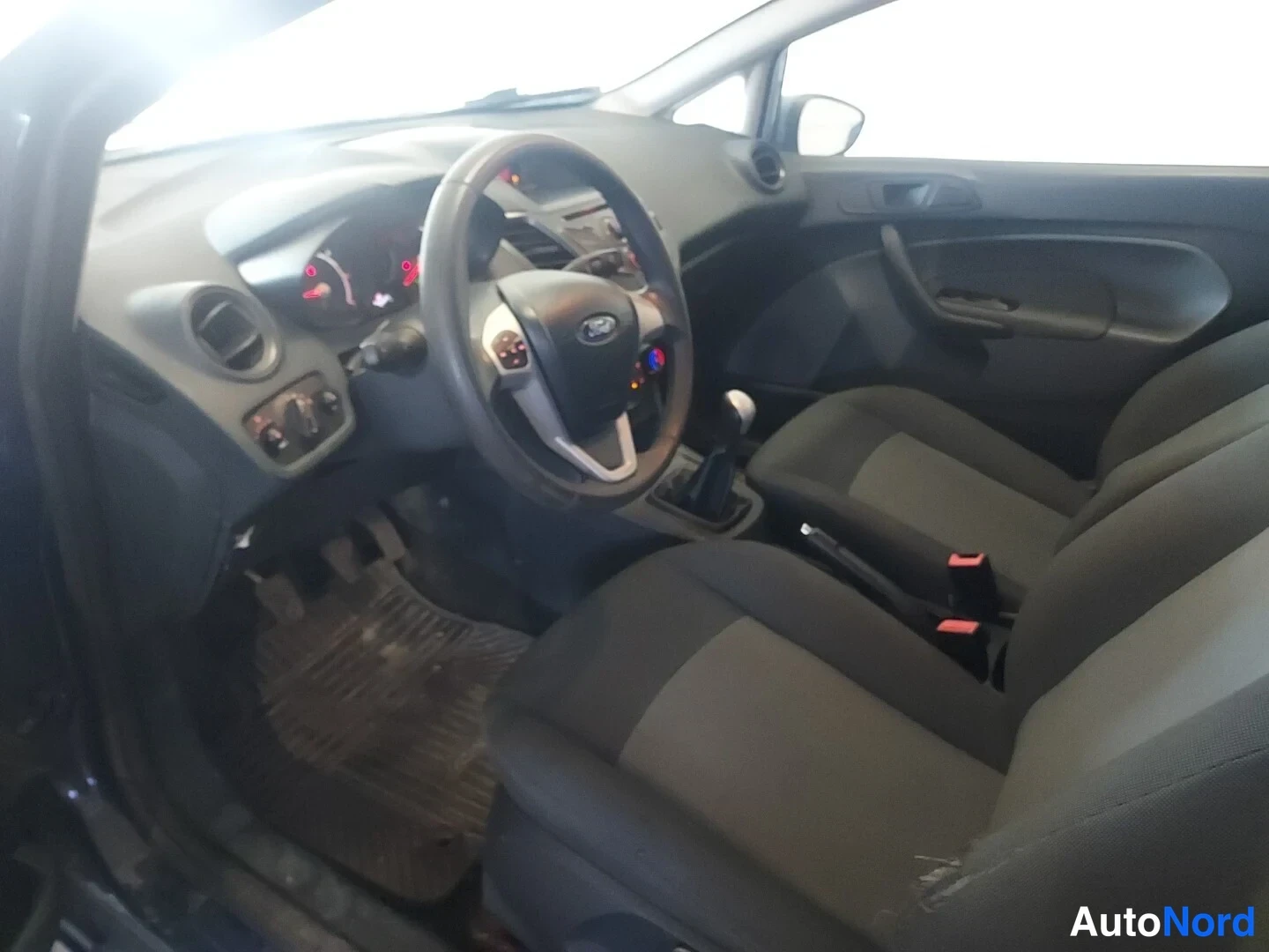 Sininen Ford Fiesta 2012, kuva 8