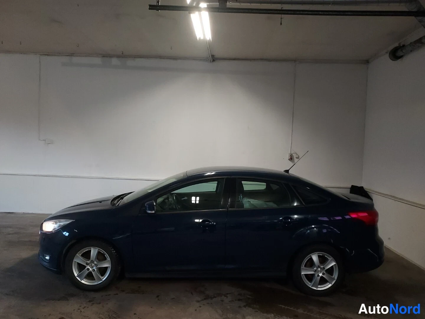 Sininen Ford Focus 2017, kuva 11